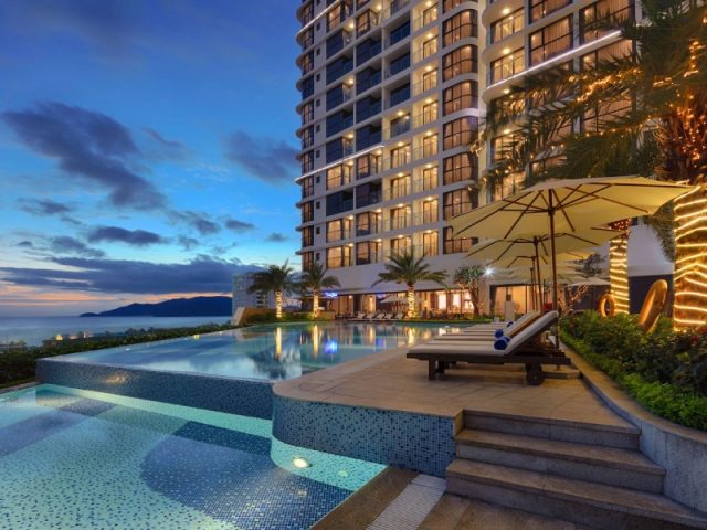 Phú Quốc là trung tâm nghỉ dưỡng hàng đầu Việt Nam, nơi quy tụ hàng loạt khách sạn và resort cao cấp trải dài khắp hòn đảo.