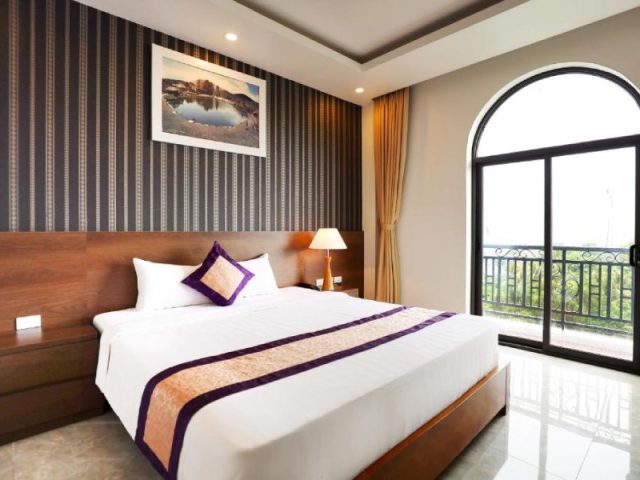Phú Quốc là trung tâm nghỉ dưỡng hàng đầu Việt Nam, nơi quy tụ hàng loạt khách sạn và resort cao cấp trải dài khắp hòn đảo.