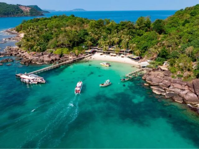 Phú Quốc sở hữu thời tiết ôn hòa quanh năm, tuy nhiên mỗi mùa lại mang một vẻ đẹp riêng, phù hợp với từng nhu cầu trải nghiệm khác nhau.