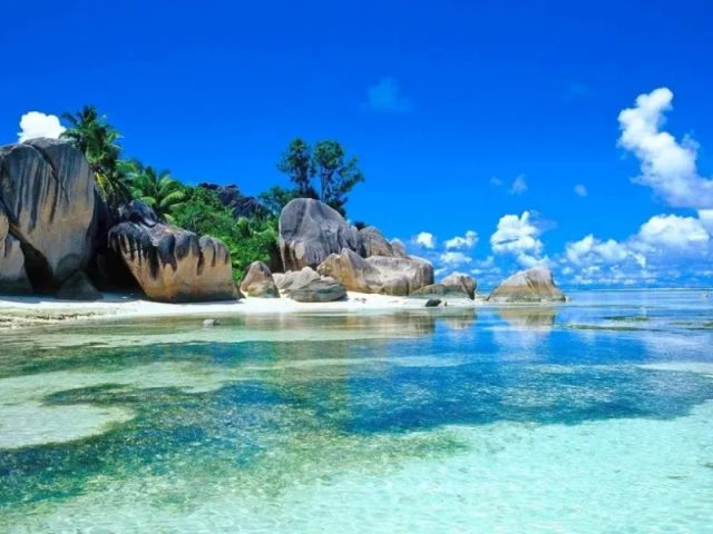 Phú Quốc sở hữu thời tiết ôn hòa quanh năm, tuy nhiên mỗi mùa lại mang một vẻ đẹp riêng, phù hợp với từng nhu cầu trải nghiệm khác nhau.