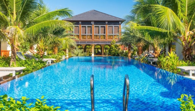 Mecomdo là biểu tượng của phong cách nghỉ dưỡng sang trọng, nơi thiên nhiên nguyên sơ hòa quyện cùng kiến trúc hiện đại đầy tinh tế.