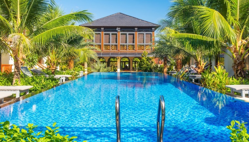 Mecomdo là biểu tượng của phong cách nghỉ dưỡng sang trọng, nơi thiên nhiên nguyên sơ hòa quyện cùng kiến trúc hiện đại đầy tinh tế.