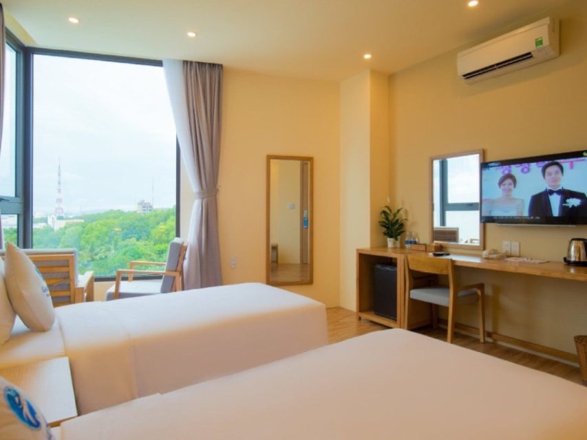 Phòng Tiêu Chuẩn tại Mecomdo được thiết kế theo phong cách tối giản hiện đại, tôn vinh sự tinh tế trong từng chi tiết.